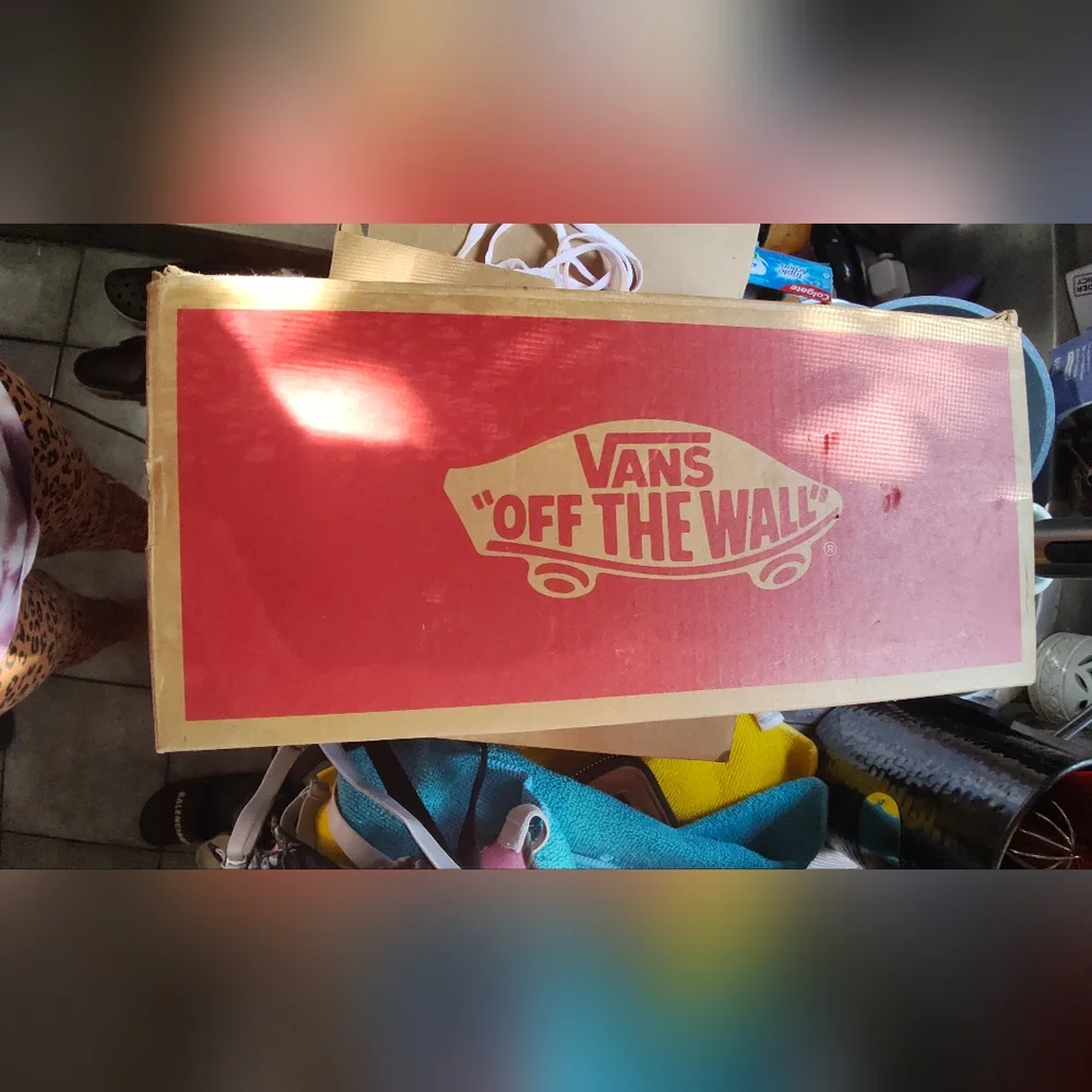 Vans Bold Red High-Top Sneakers. 7 Men. 8.5 Women. - Picture 11 of 13